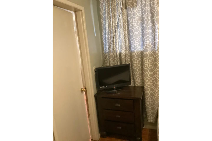 $1575 : 1Rec +1 Baño+ Amueblada+Patio= image 8