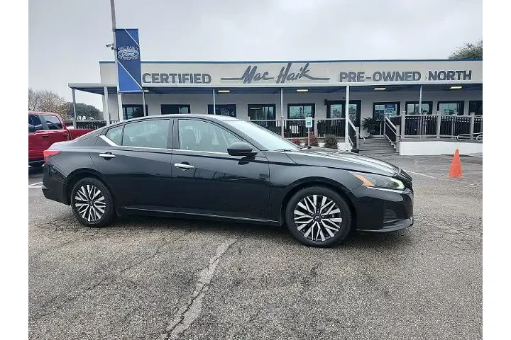 $16999 : Nissan Altima 2023 2.5 SV 4d image 1