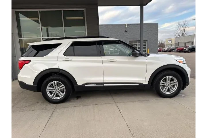 $33900 : Ford Explorer 2023 AWD XLT 4 image 9