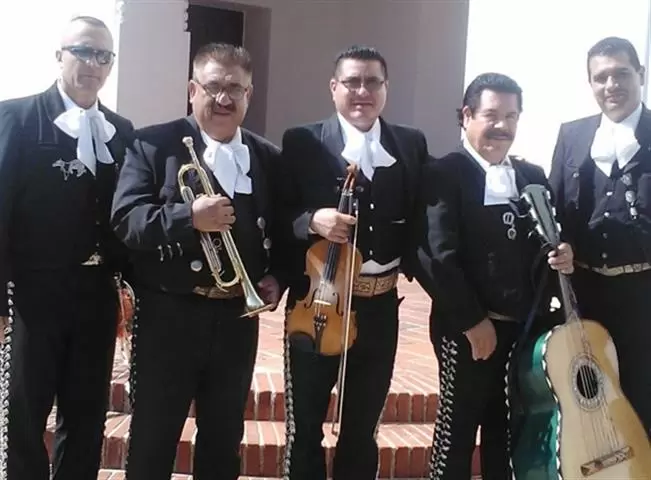 Quinceneras Con Mariachi image 4
