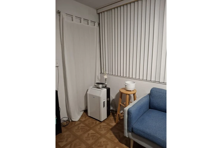 $750 : Rento cuarto a dama image 3