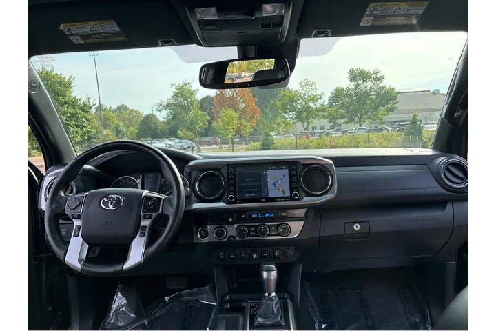 $37987 : Gold Certified2022 Tacoma 4WD image 4