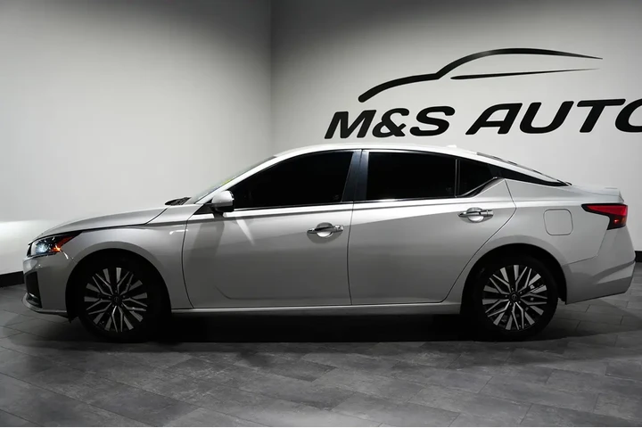 $17837 : 2023 Altima image 4