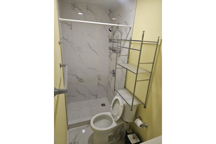 $1200 : Rento Efficiency image 2