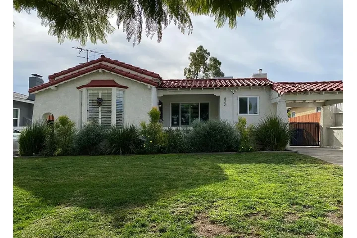 $2187 : FAMILY RESIDENCE! image 1