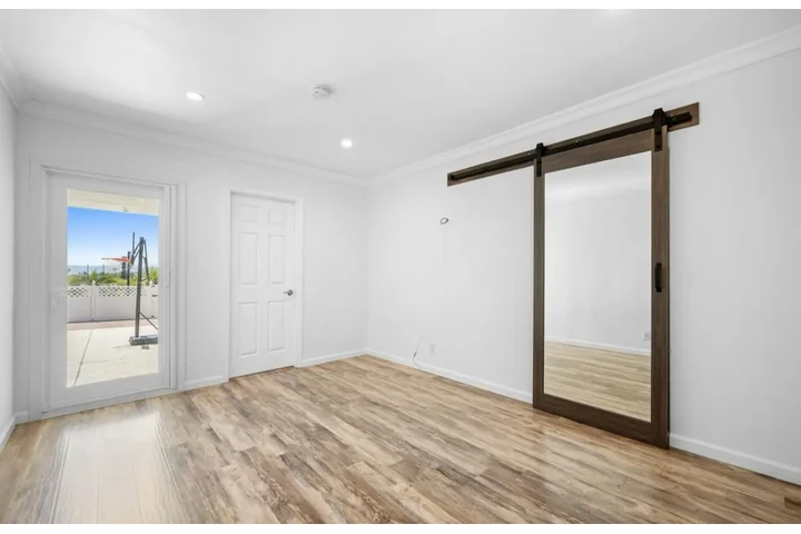 $2500 : 3Bed/2Bath in Huntington Park image 2