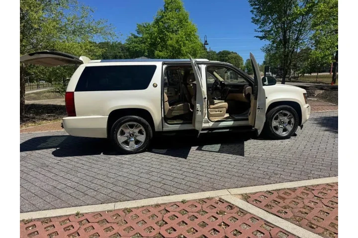 $5000 : 2010 Suburban LTZ image 5
