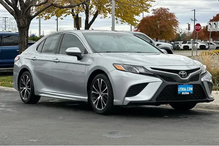 $15995 : Toyota Camry 2020 SE 4dr Sed image 9