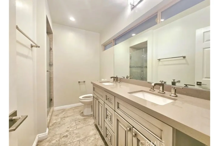 $1450 : CUARTO CON  BANO PRIVADO image 2