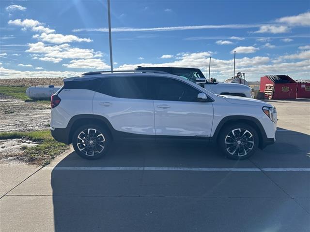 $23670 : Pre-Owned 2022 Terrain SLT image 9