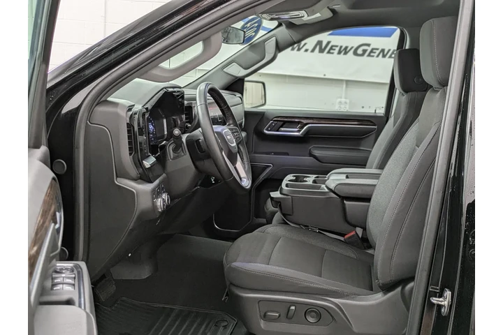 $37995 : Pre-Owned 2024 Sierra 1500 SLE image 3