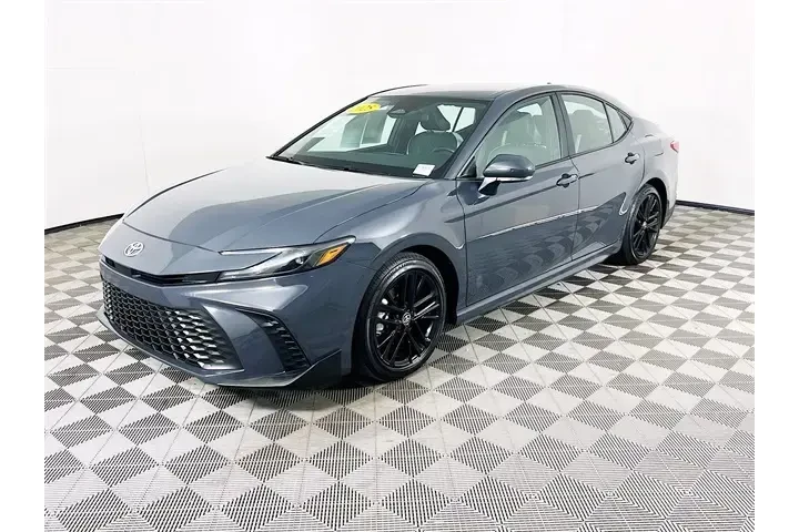 $31900 : Toyota Camry 2025 SE 4dr Sed image 3