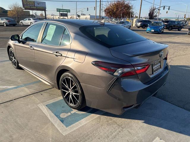 $23999 : 2021 Camry SE image 4