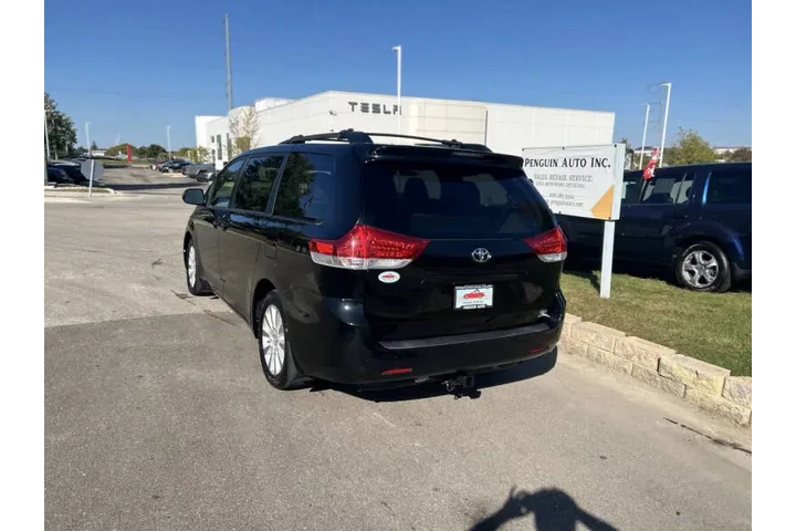 $12990 : 2014 Sienna XLE 7-Passenger image 4