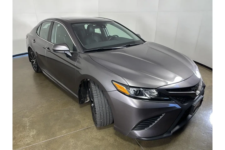$18743 : 2019 Camry SE image 6