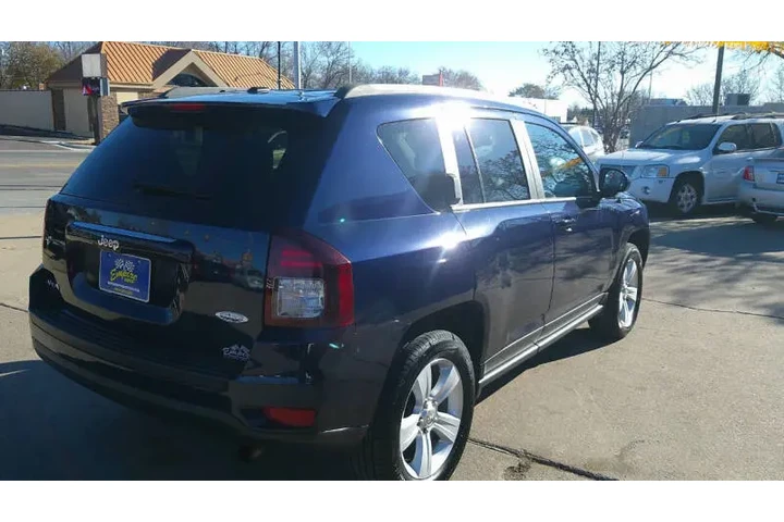 $10999 : 2017 Compass Latitude image 8