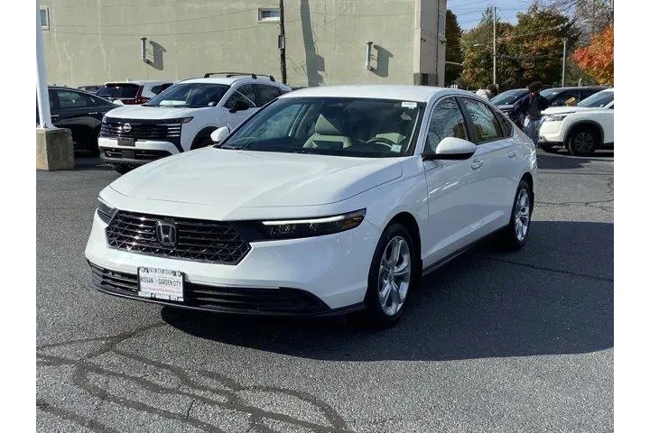 $22050 : Honda Accord 2024 LX 4dr Sed image 7