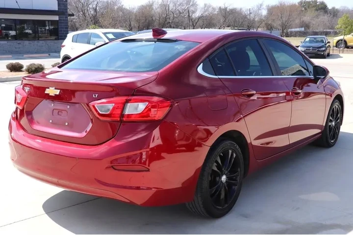 2019 Cruze image 4