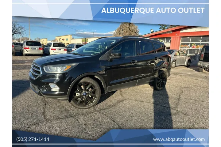2017 Escape SE image 1