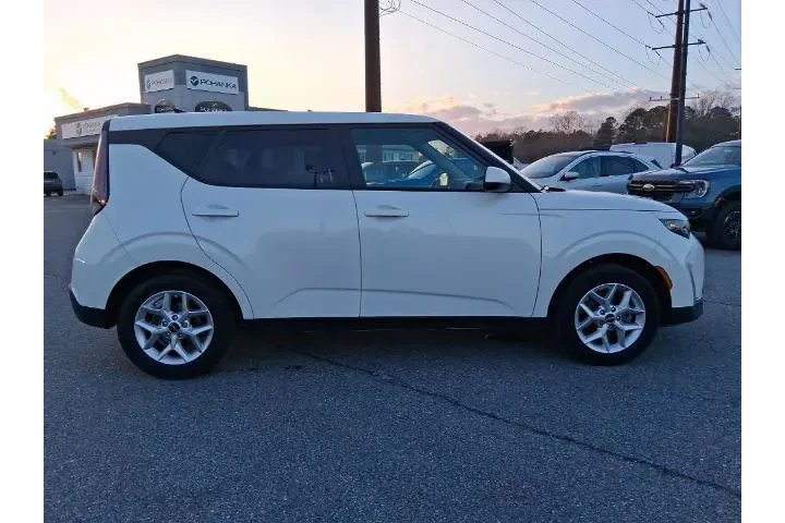 $21926 : Kia Soul 2024 S 4dr Crossove image 4