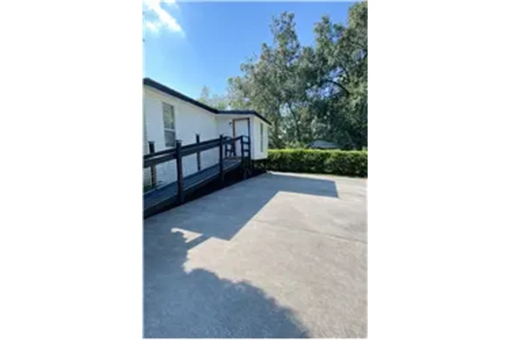 $1300 : Rental property with 1 bedro image 1