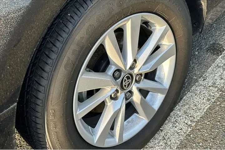 $26990 : Toyota Camry 2025 LE 4dr Sed image 7