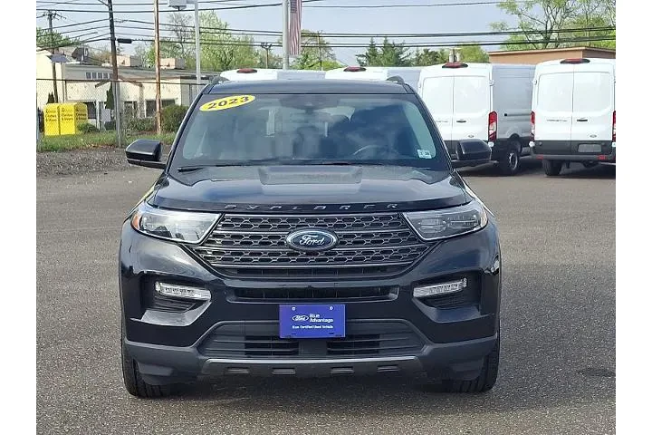 $33698 : Ford Explorer 2023 AWD XLT 4 image 2