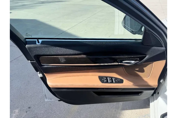 $9950 : 2012 BMW 7 Series 750Li xDrive image 9