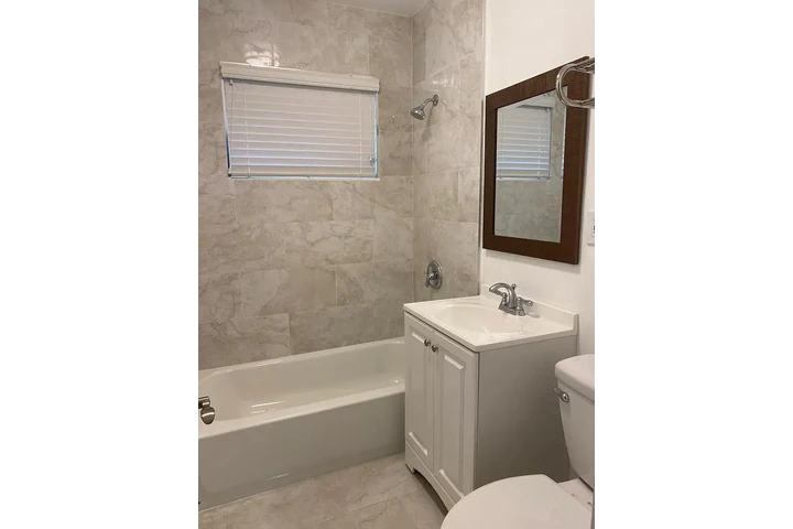$1480 : North Miami 3 Bed & 2 Bath image 5