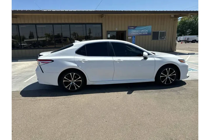 $18999 : 2020 Camry SE image 6