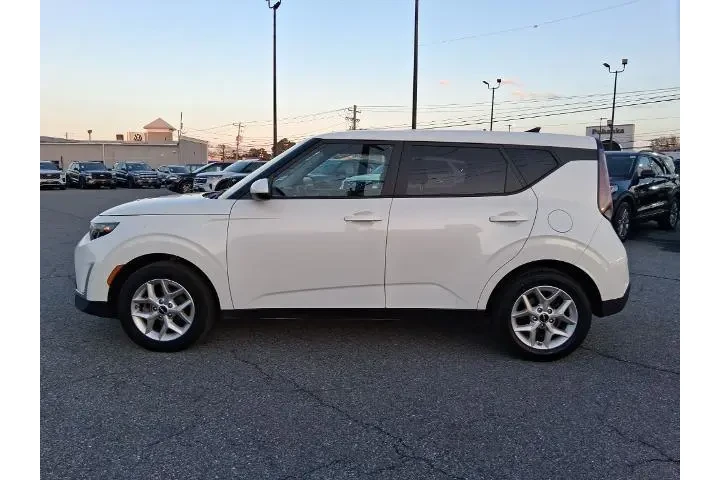 $21926 : Kia Soul 2024 S 4dr Crossove image 8