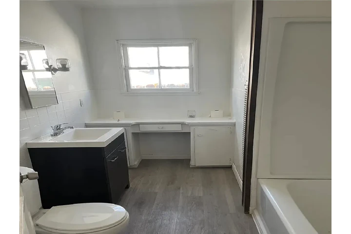 $980 : generous  2 bedrooms home image 5