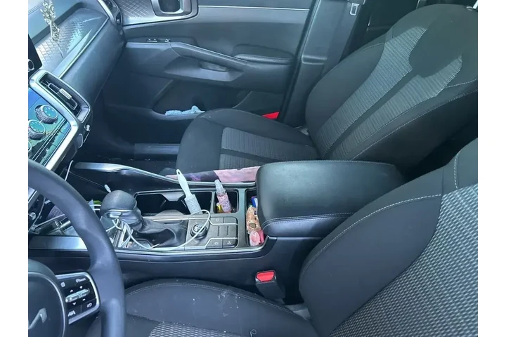 $22335 : Kia Sorento 2023 LX 4dr SUV image 9