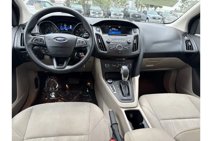 $9900 : Ford Focus 2017 SE 4dr Sedan image 5