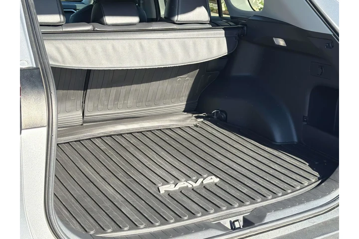 $36565 : Toyota RAV4 2024 XLE Premium image 8