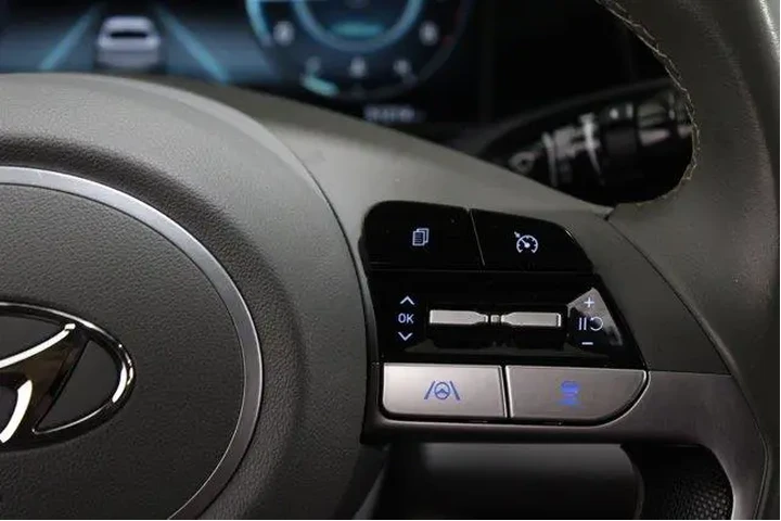 $19913 : Hyundai ELANTRA 2021 SEL 4dr image 10