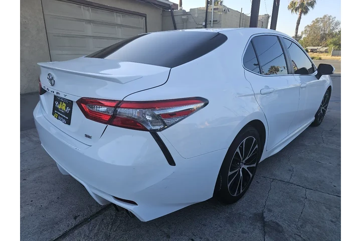 $17995 : 2018 Camry SE image 4