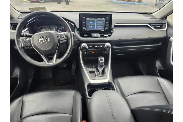 $24998 : Toyota RAV4 2021 XLE Premium image 5