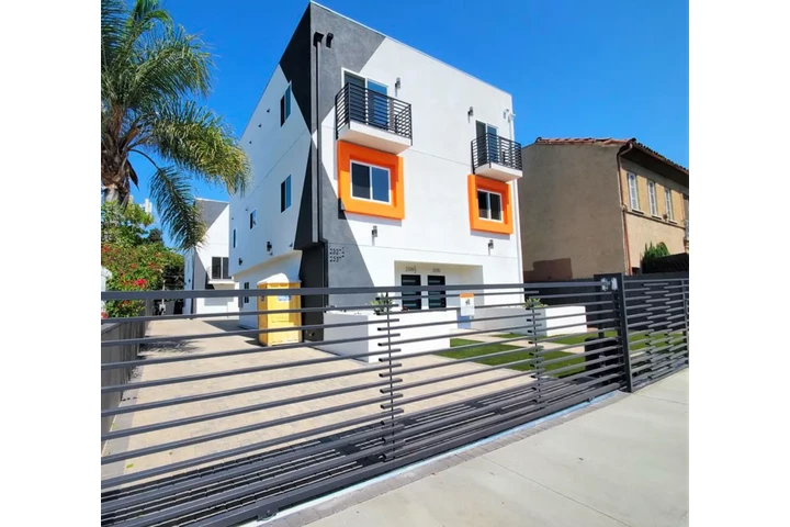 $2000 : Beautiful 2 Bedroom Apt in LA image 1