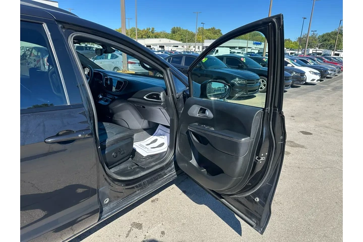 $7980 : 2018 Pacifica Touring L Plus image 8