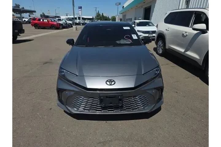 $39900 : Toyota Camry 2025 SE 4dr Sed image 2