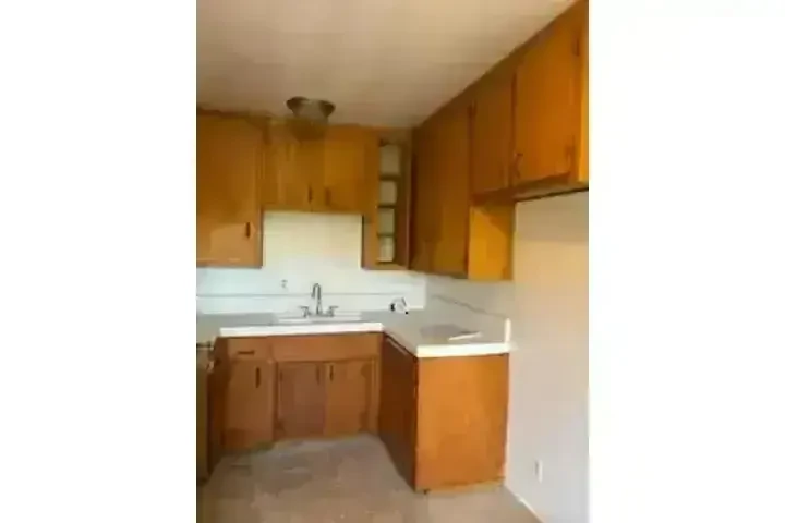 $2325 : RENTO APTO EN L.A./ 90044 image 5