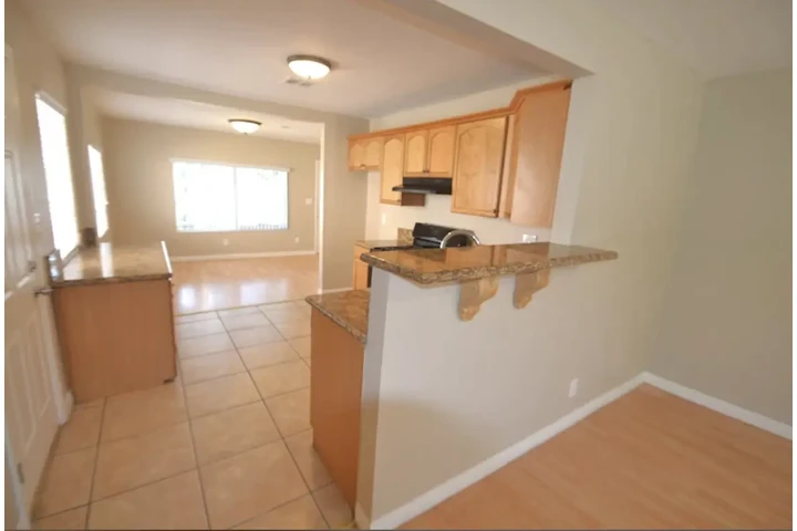 $2693 : 3 bed 2 bath 1,170 sqft image 5