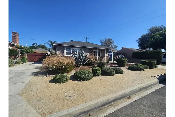 $2200 : Hermosa casa🏠en Downey 🏠 image 1