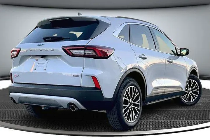 $25900 : Ford Escape Plug-In Hybrid 2 image 6