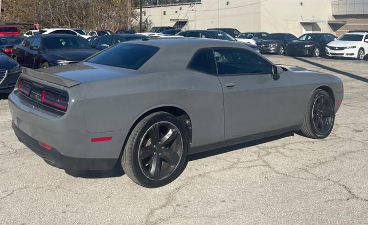 2018 Challenger SXT image 8