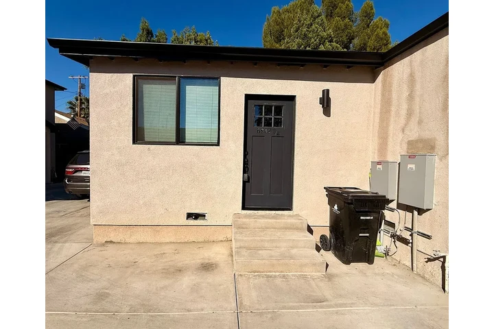 $1000 : casa bellamente remodelada image 1