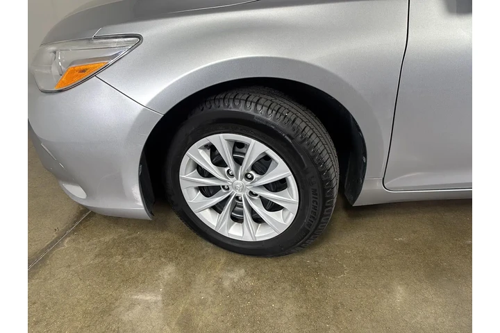 $17892 : 2015 Camry LE image 4