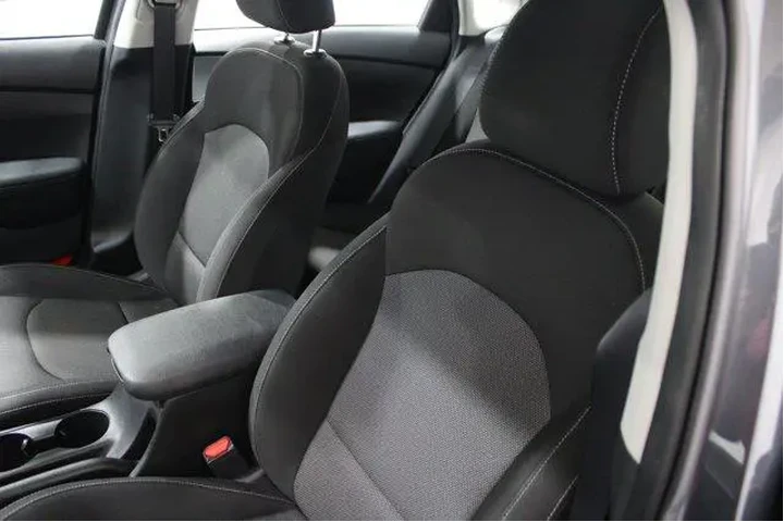 $17989 : Kia Forte 2023 LXS 4dr Sedan image 6