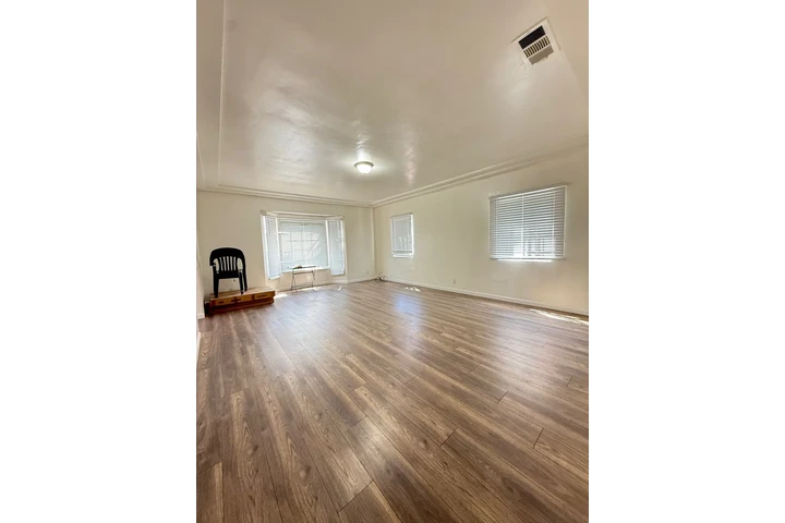 $3399 : Casa en Renta en South Gate image 6